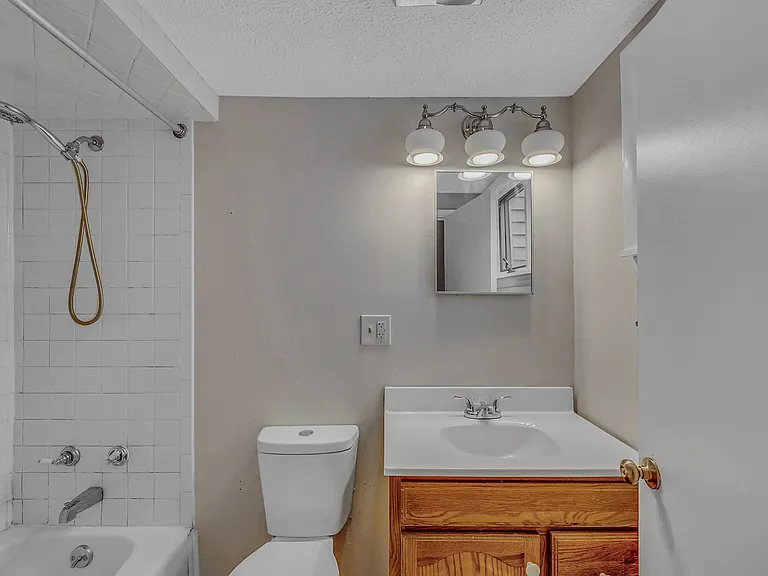 194 Parsonage St — Photo 9