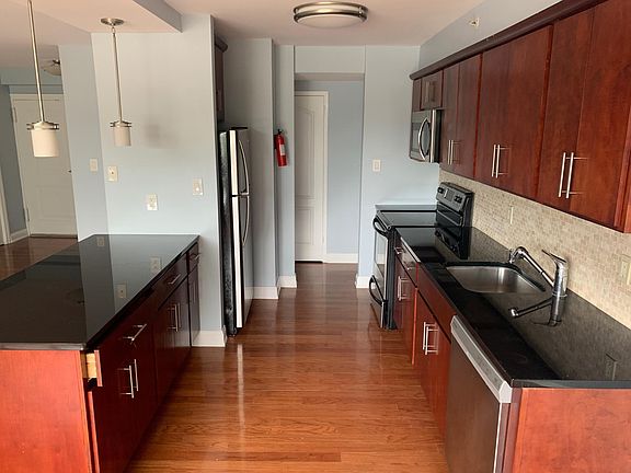 5th image of 60 Parkway Dr E APT 3K