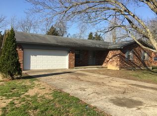 607 Oak Dr, Radcliff, KY 40160