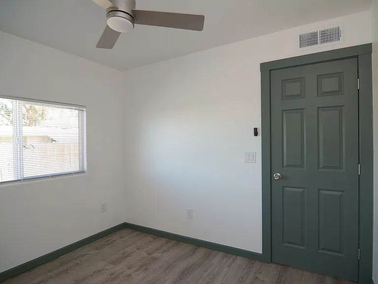 2556 E Silver St — Photo 11
