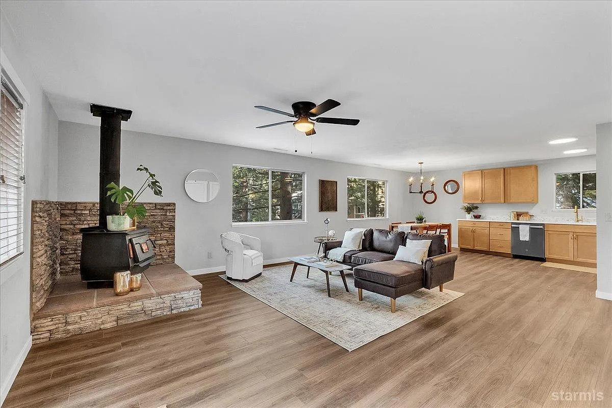 729 Tina Ct photo 1