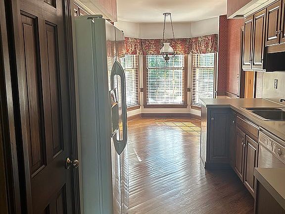 Eat-in Kitchen