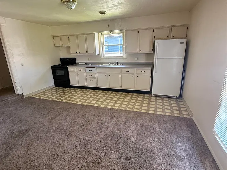 533 W Cherry St — Photo 1
