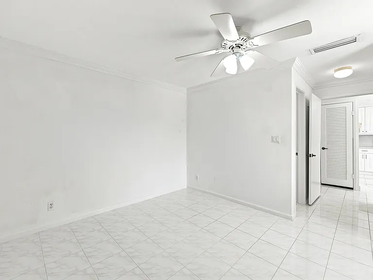 126 West Ct — Photo 23