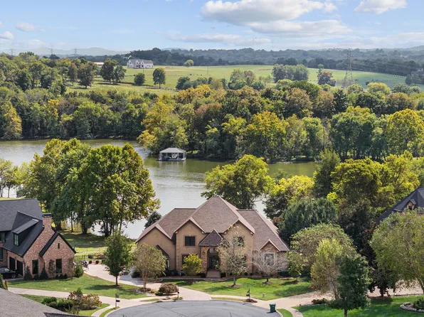 824 Stone Brook Dr, Lebanon, TN 37087