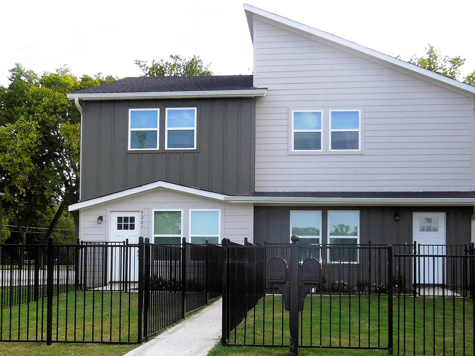3 bed, 2.5 bath, 1448 sqft, $1,955 — Photo 1
