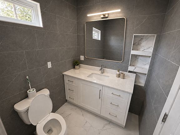 4th image of 12 Connecticut Pl #1