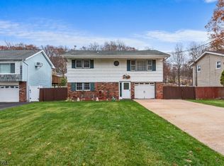 7 Tobyhanna Trl, Hopatcong, NJ 07843