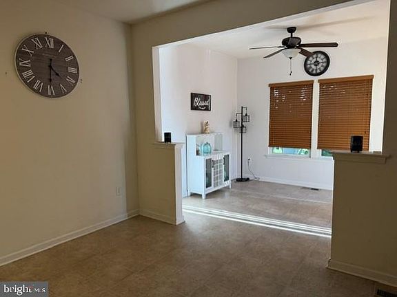 4th image of 1082 Huntington Rd