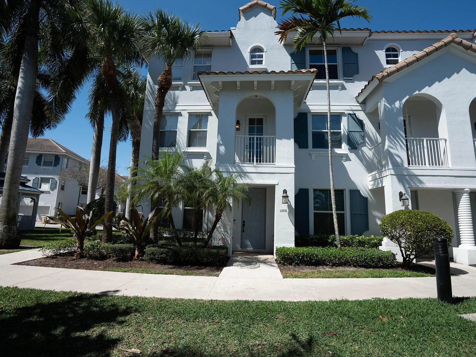 4 bed, 4.0 bath, 1904 sqft, $3,000 — Photo 2