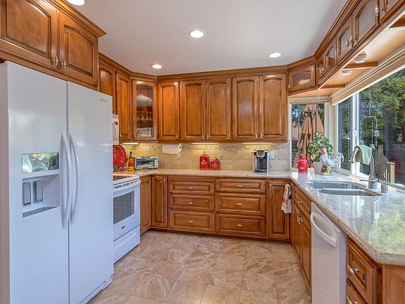 3rd image of 6370 San Anselmo Way
