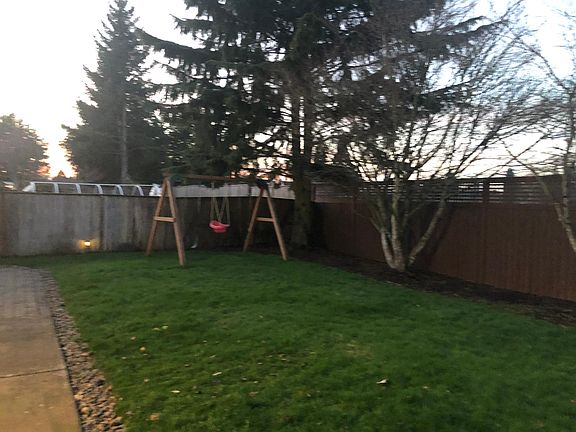 Enough space to place and enjoy. Swing is no longer present on site.