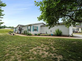 927 NE White Oaks Ln, Oak Grove, MO 64075
