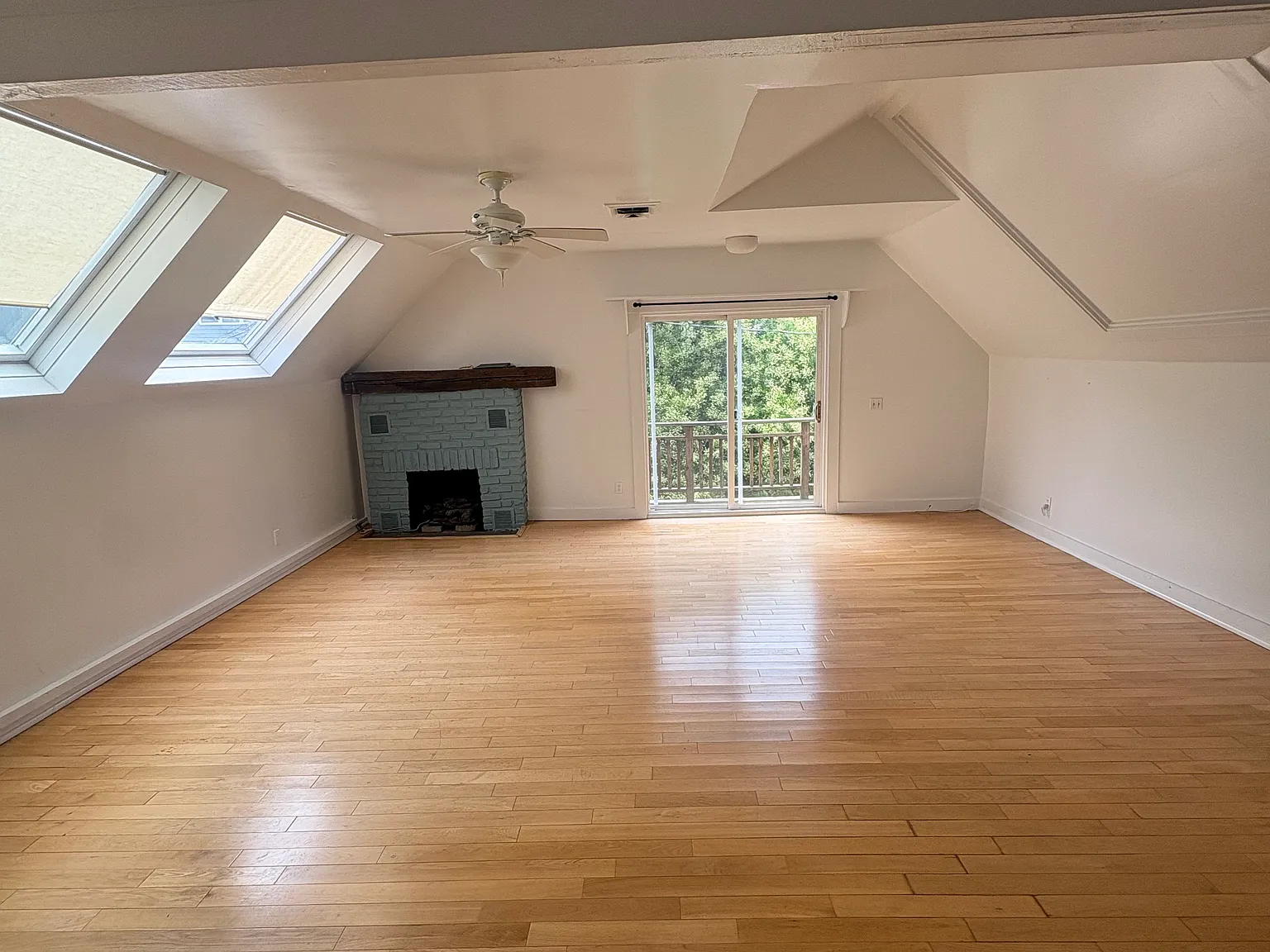 2 bed, 1100 sqft, $2,300 — Photo 3