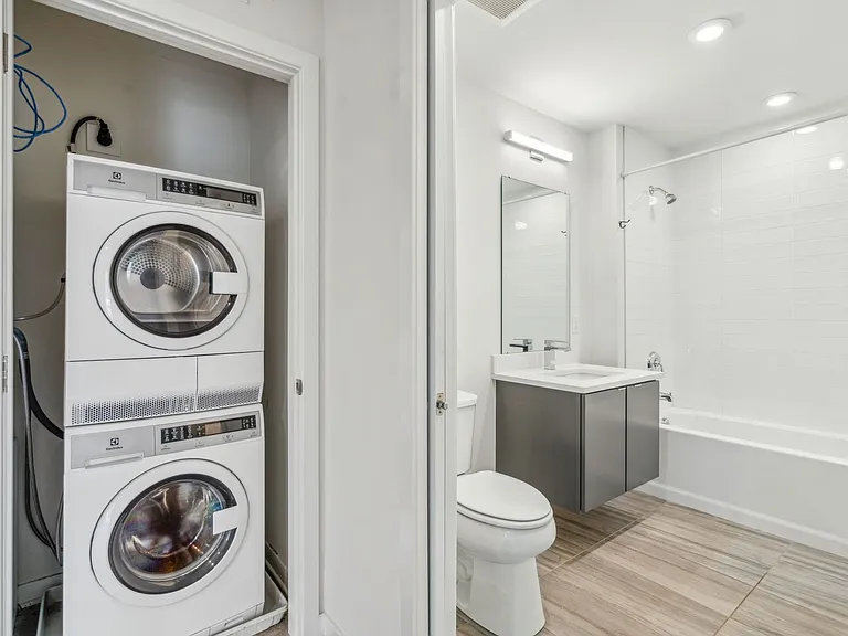 Graduate Pointe — Photo 256