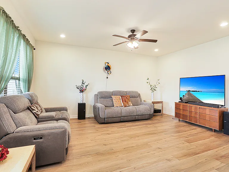 39511 Auster Ln — Photo 12