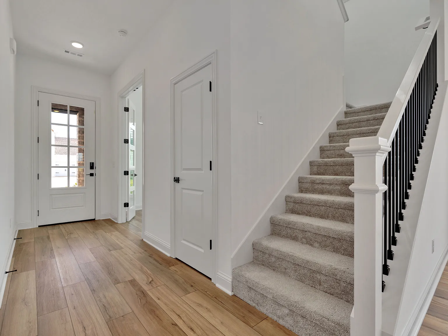 4 bed, 2300 sqft, $3,000 — Photo 4