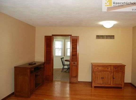 5th image of 8918 Robinson Dr