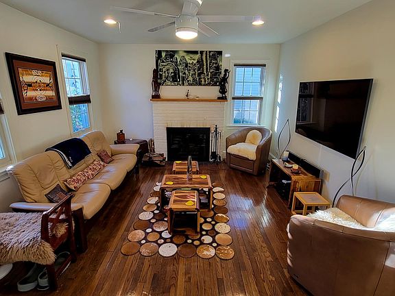 3rd image of 608 N Ivy St