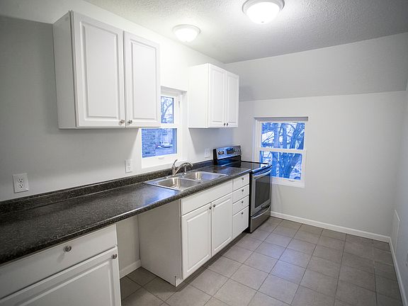 4th image of 3041 Grand Ave