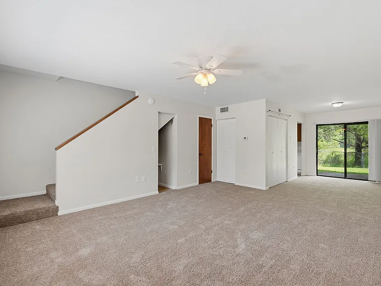 2300 SW 43rd St #C3 — Photo 3