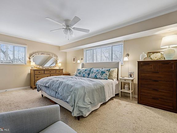 4th image of 10619 Montrose Ave APT 102