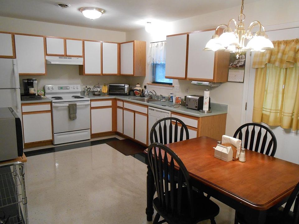 Eat-In Kitchen