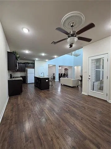 5 bed, 3.0 bath, 3168 sqft, $3,000 — Photo 4