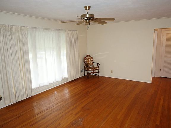 4th image of 2722 2nd Ave