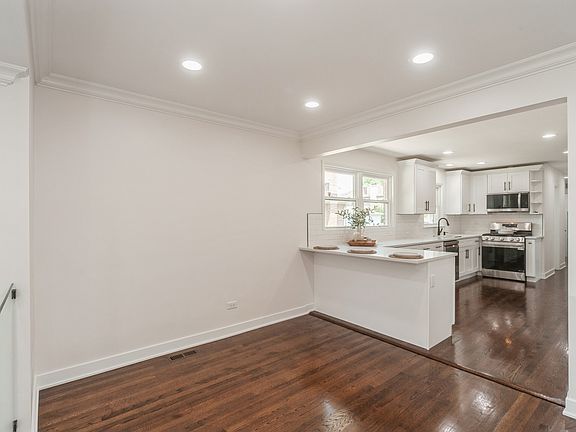 4th image of 8118 W Elizabeth Ave