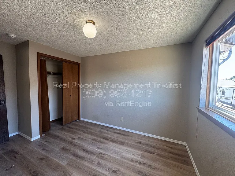 4311 Desert Pl — Photo 12