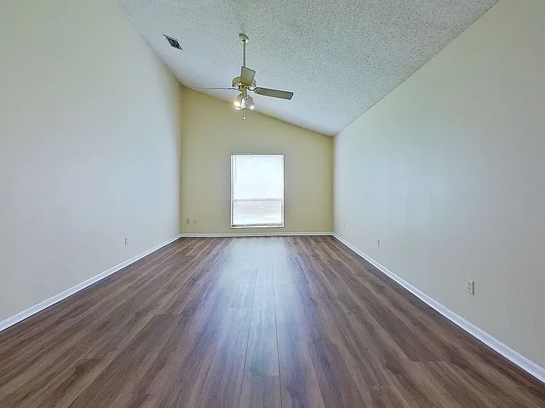 12958 Medford Ln — Photo 12