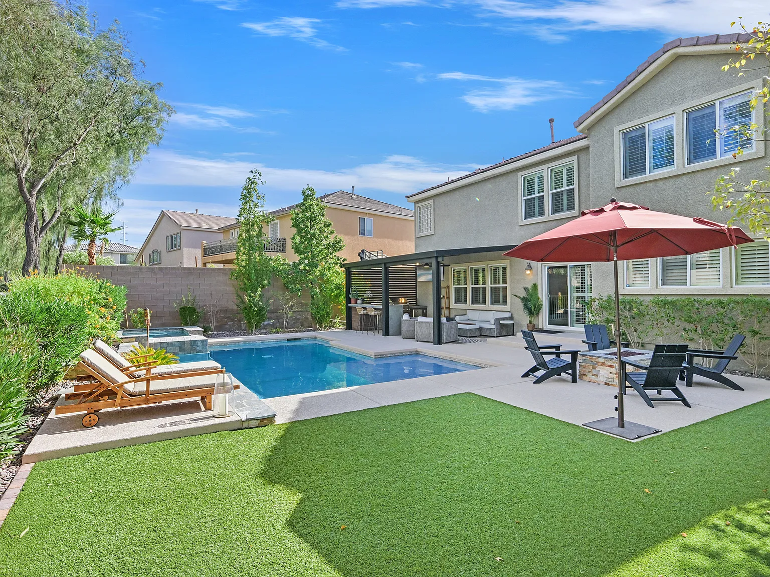 4 bed, 2.5 bath, 2704 sqft, $4,500 — Photo 2