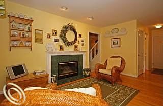 5th image of 47230 Glenhurst Dr