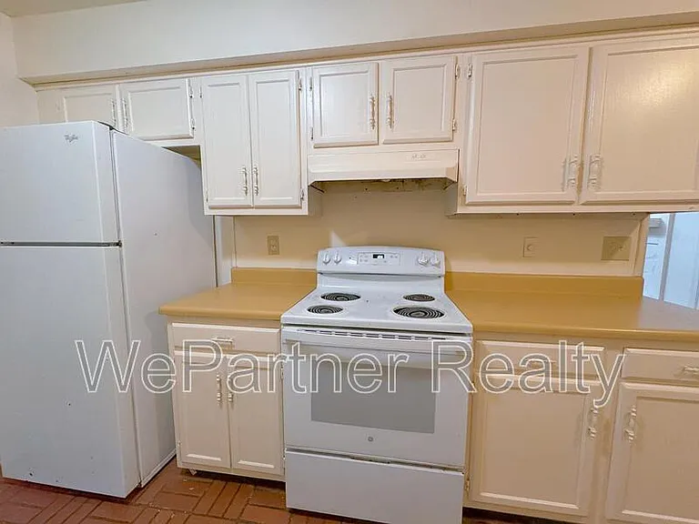 7416 Dartmouth Ct — Photo 6