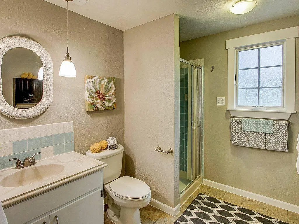 4 bed, 1600 sqft, $2,975 — Photo 3