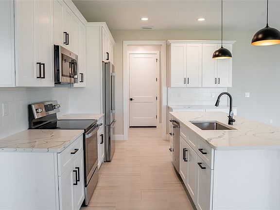 5th image of 9501 Galaxie Cir