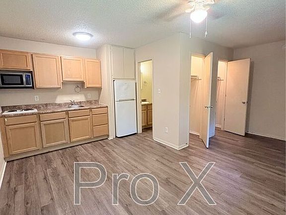 5th image of 926 N Goetz Blvd #11