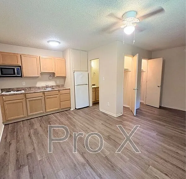 926 N Goetz Blvd #11 — Photo 5