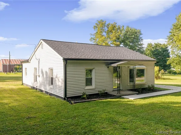 1076 S Indiana Avenue, Sellersburg, IN 47172