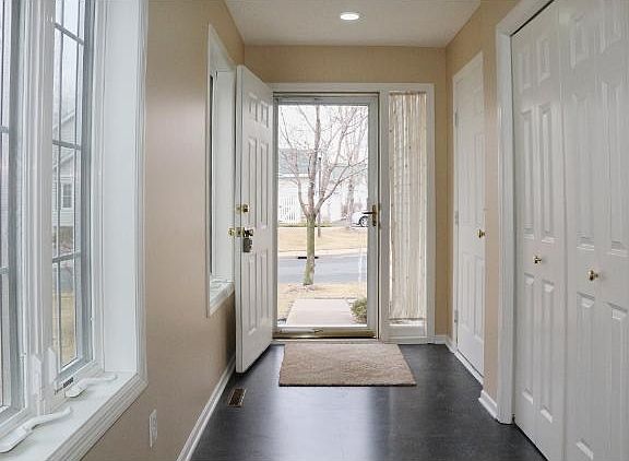 Bright and spacious Foyer