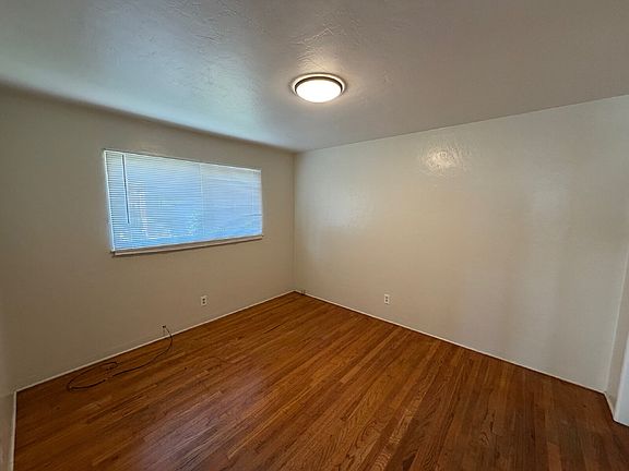 3rd image of 1140 W 19th St