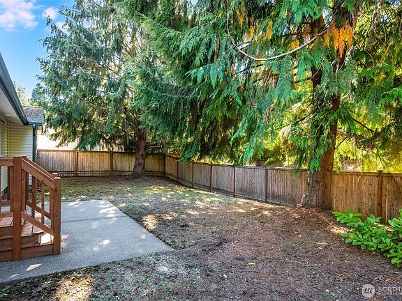 3rd image of 1621 Redwood Place SE
