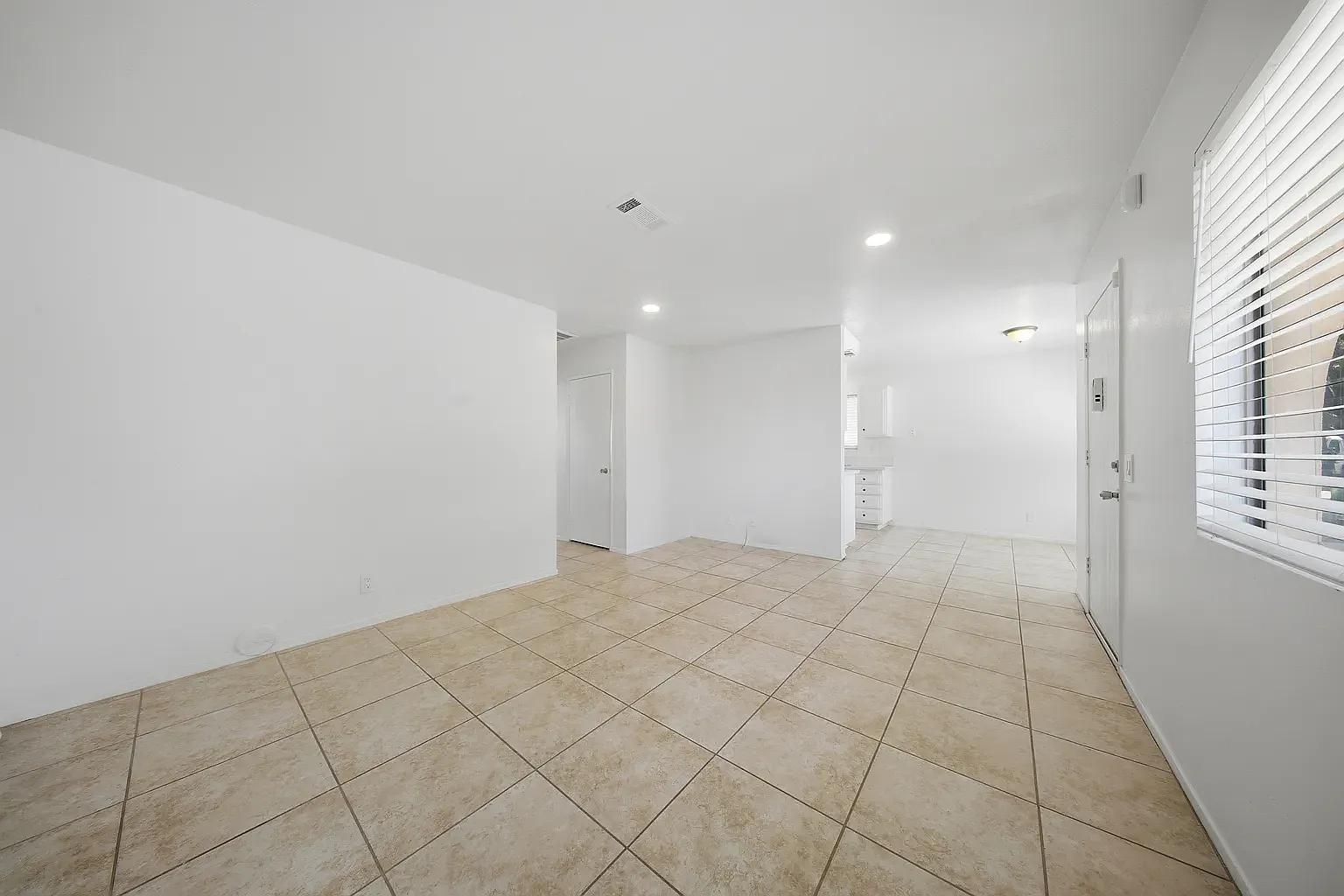 2 bed, 801 sqft, $2,400 — Photo 4