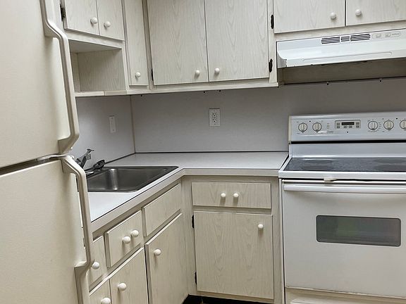 3rd image of 15600 NW 7th Ave APT 612