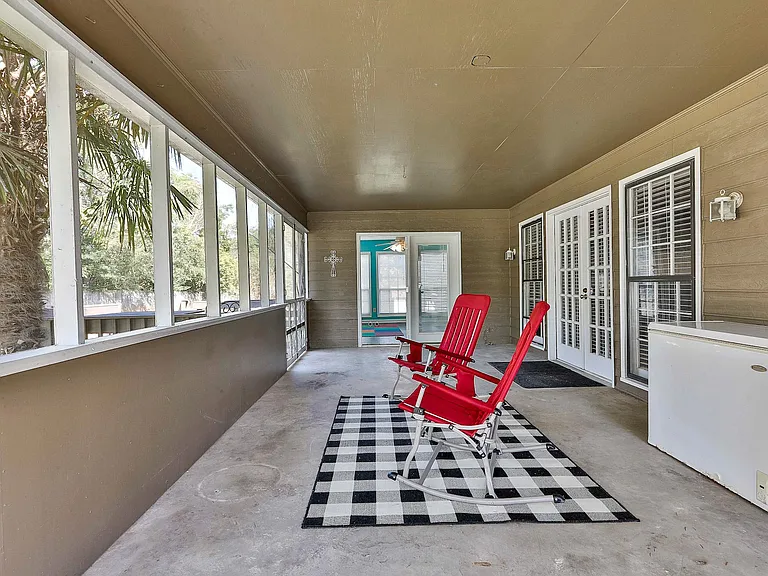 110 Hampton Woods Dr — Photo 20