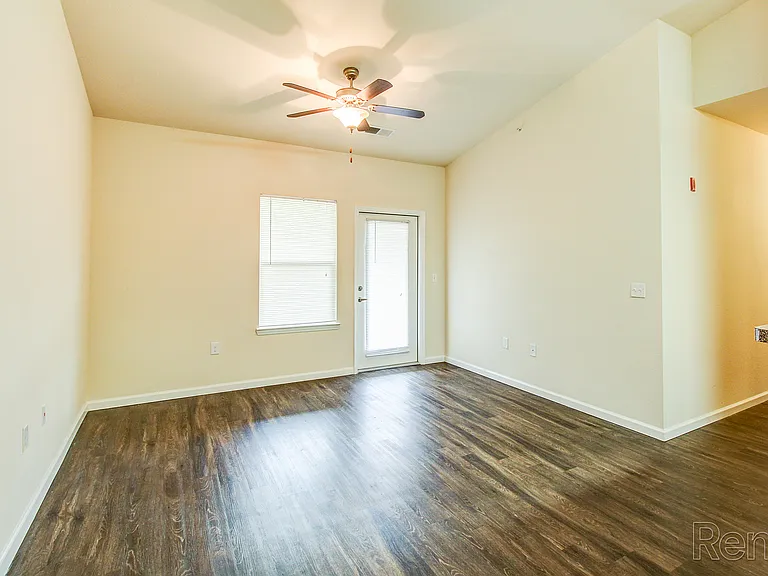 Buchanan Way Apartments — Photo 22