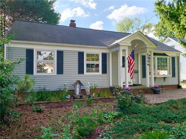 4346 Grannis Rd, Fairview Park, OH 44126