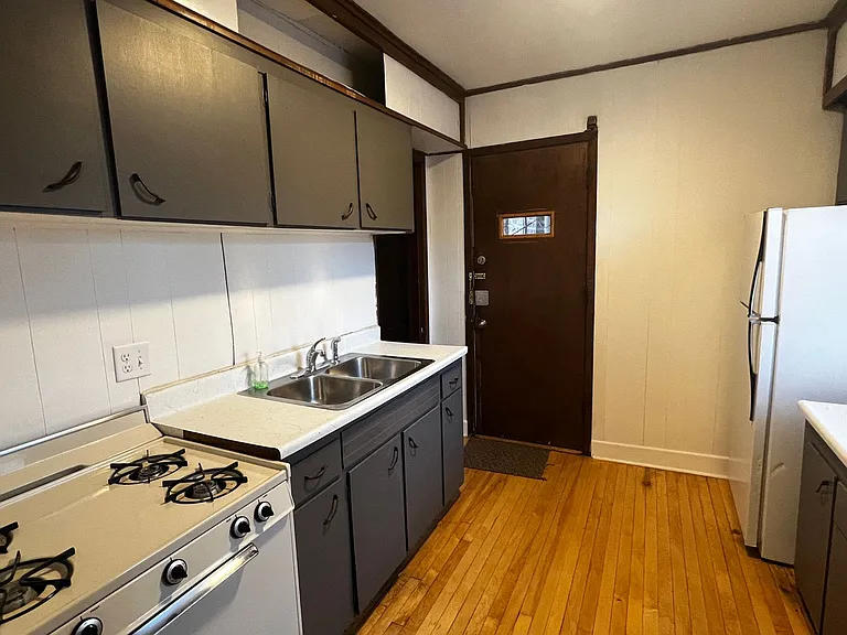 O - Oakland Court — Photo 6