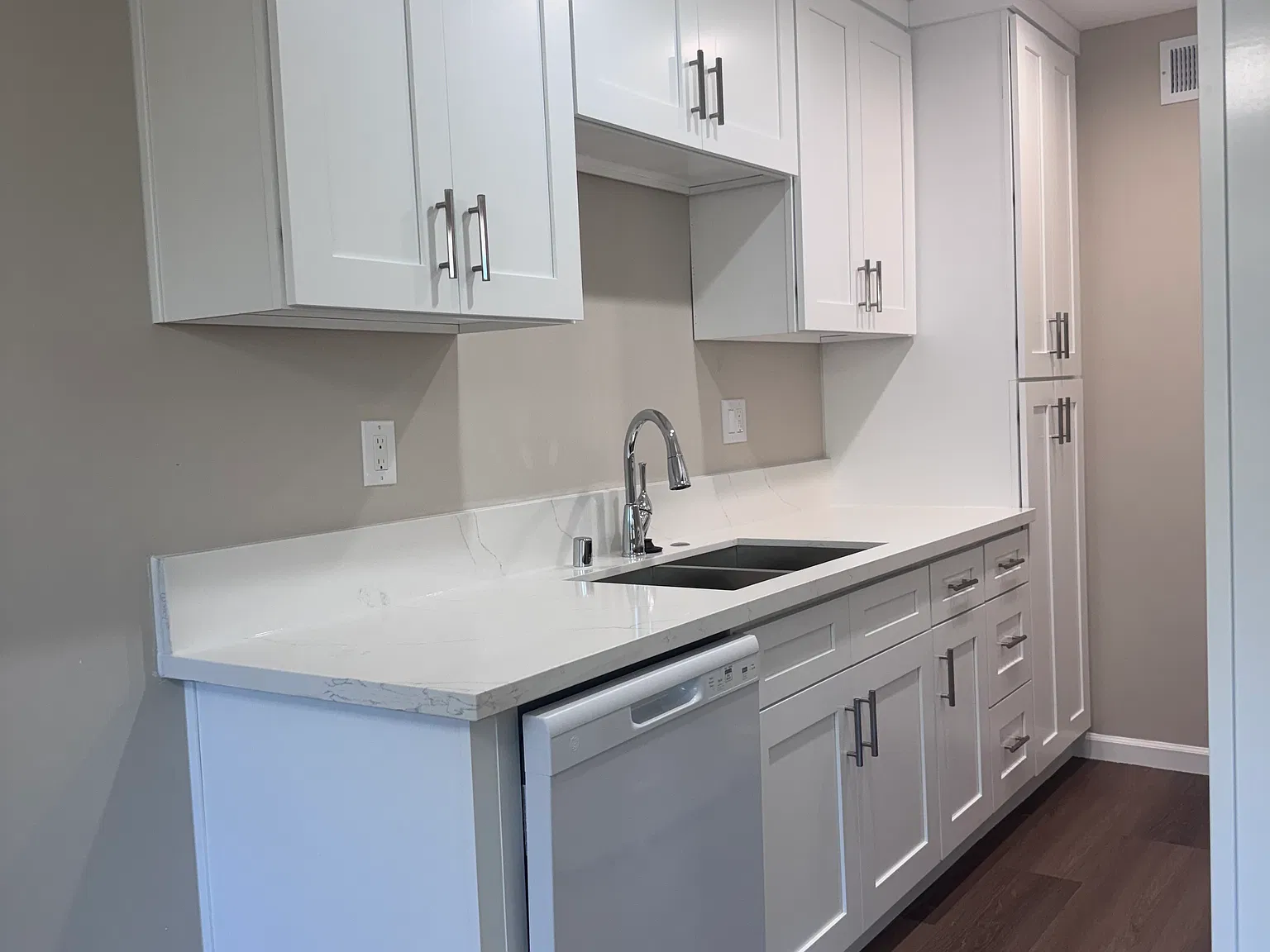 2 bed, 1100 sqft, $2,850 — Photo 2
